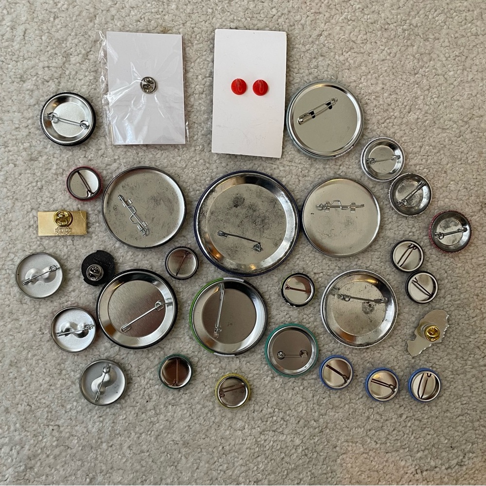 Colorful Button and Pin Collection (30) - Picture 7 of 8